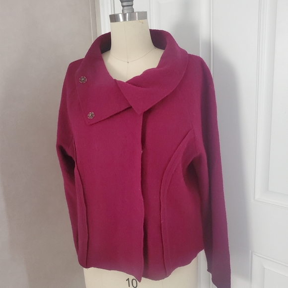 Cache Jacket - Picture 2 of 7